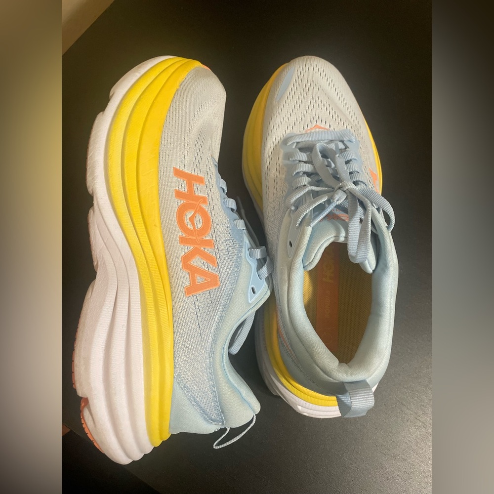 HOKA bondi 8 in summer song/country air